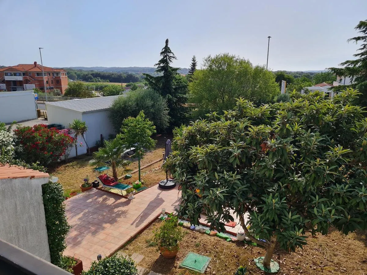 Apartments Gianna Pula 0*,  Croatia